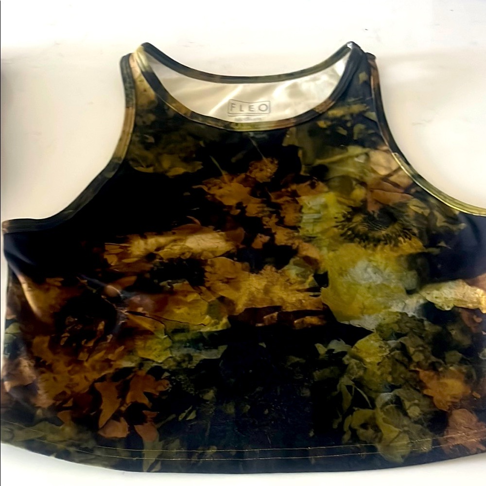 Fleo Black and Gold temp crop